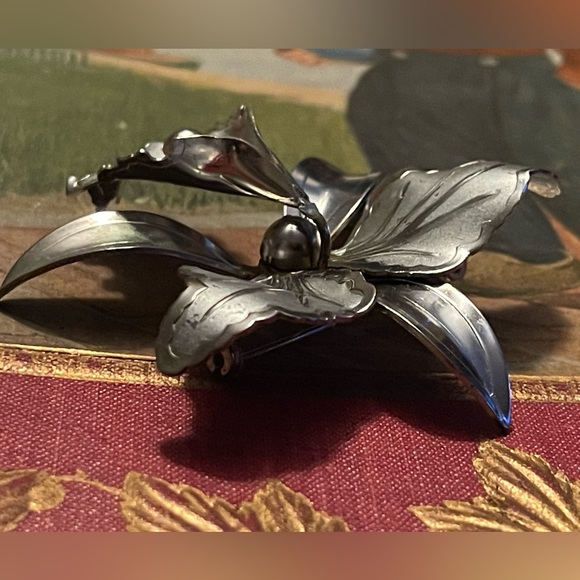Vintage Art Nouveau Style Silver Tone large Lily Flower Brooch 🌺 - Picture 10 of 14